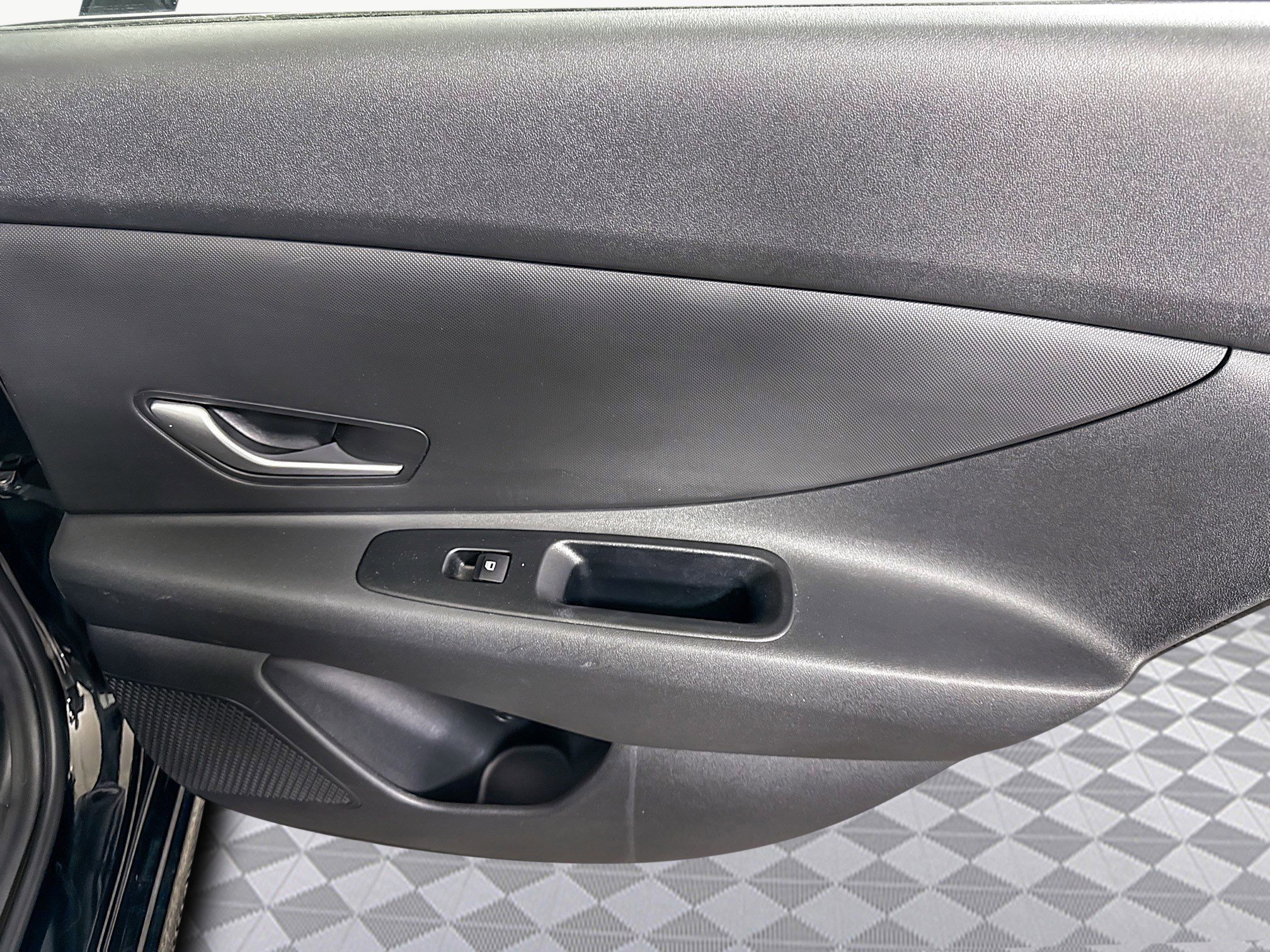 Used 2025 Hyundai Elantra SE image 27