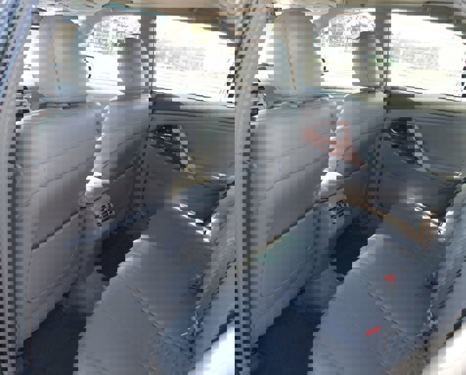 Used 2011 Toyota Camry XLE image 11