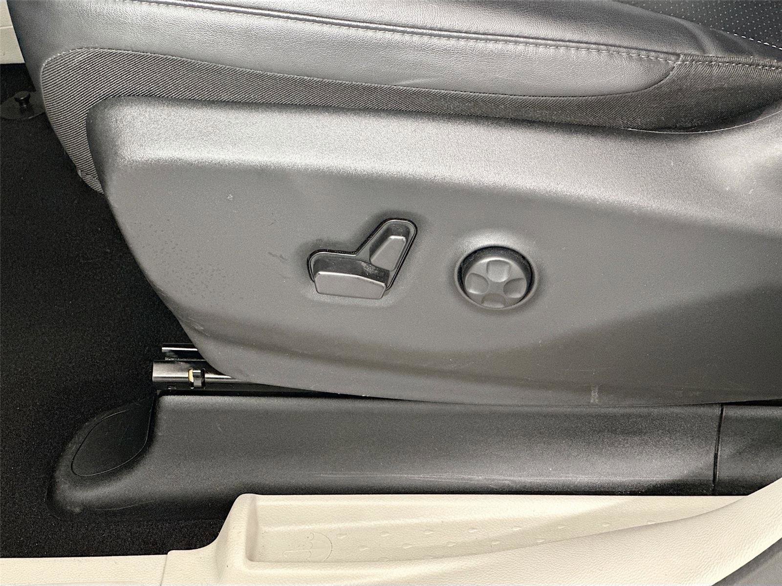 Used 2024 Chrysler Pacifica Select image 22