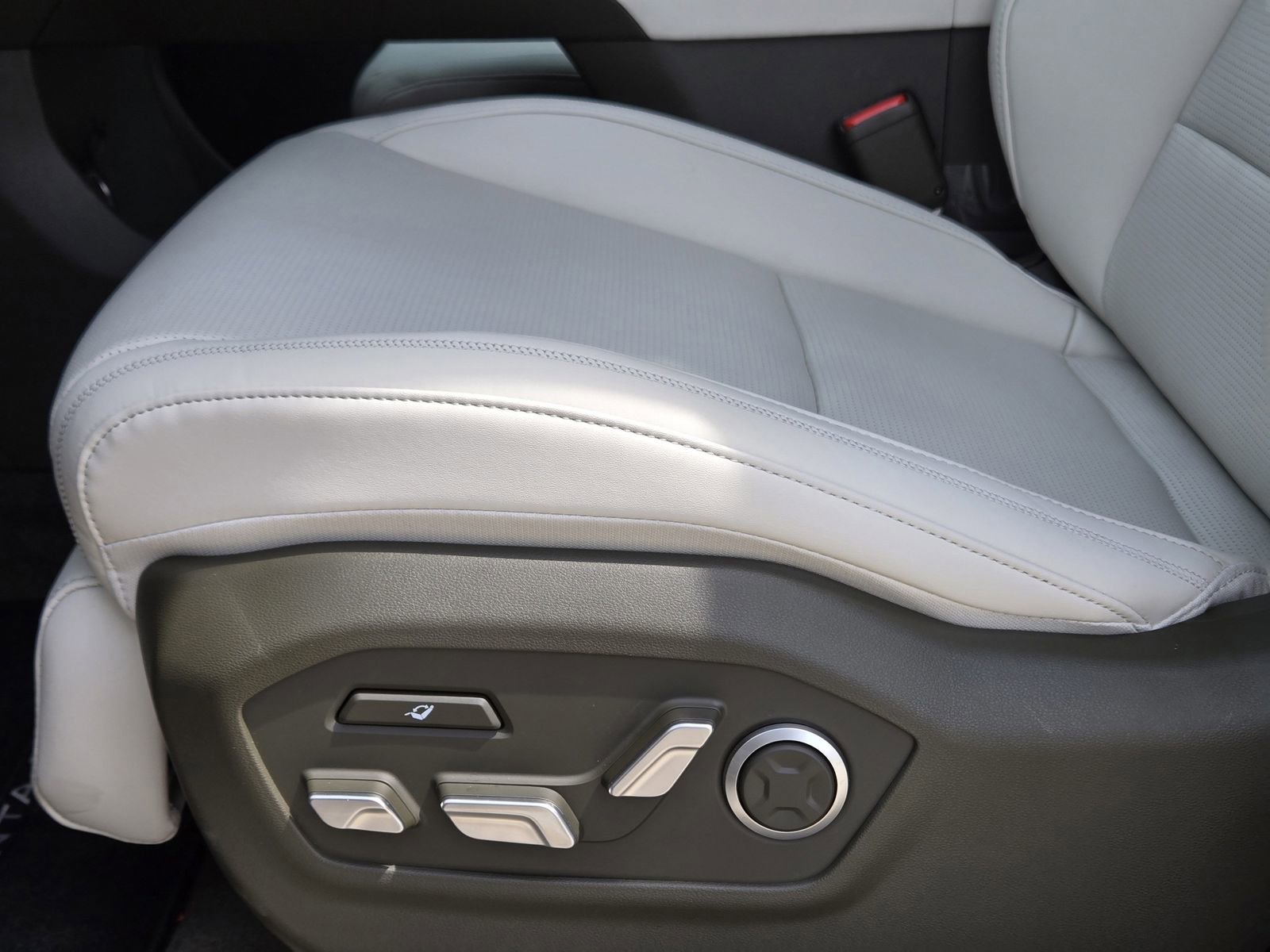 Used 2025 Hyundai Santa Fe Calligraphy image 17