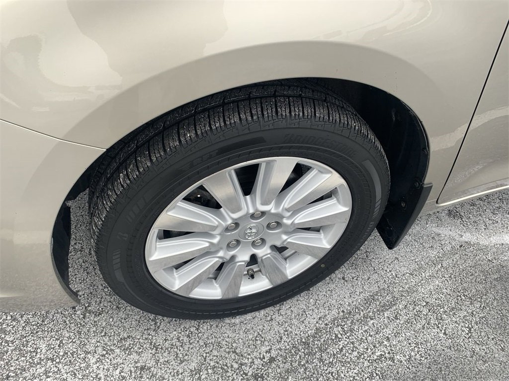 Used 2017 Toyota Sienna XLE Premium image 10