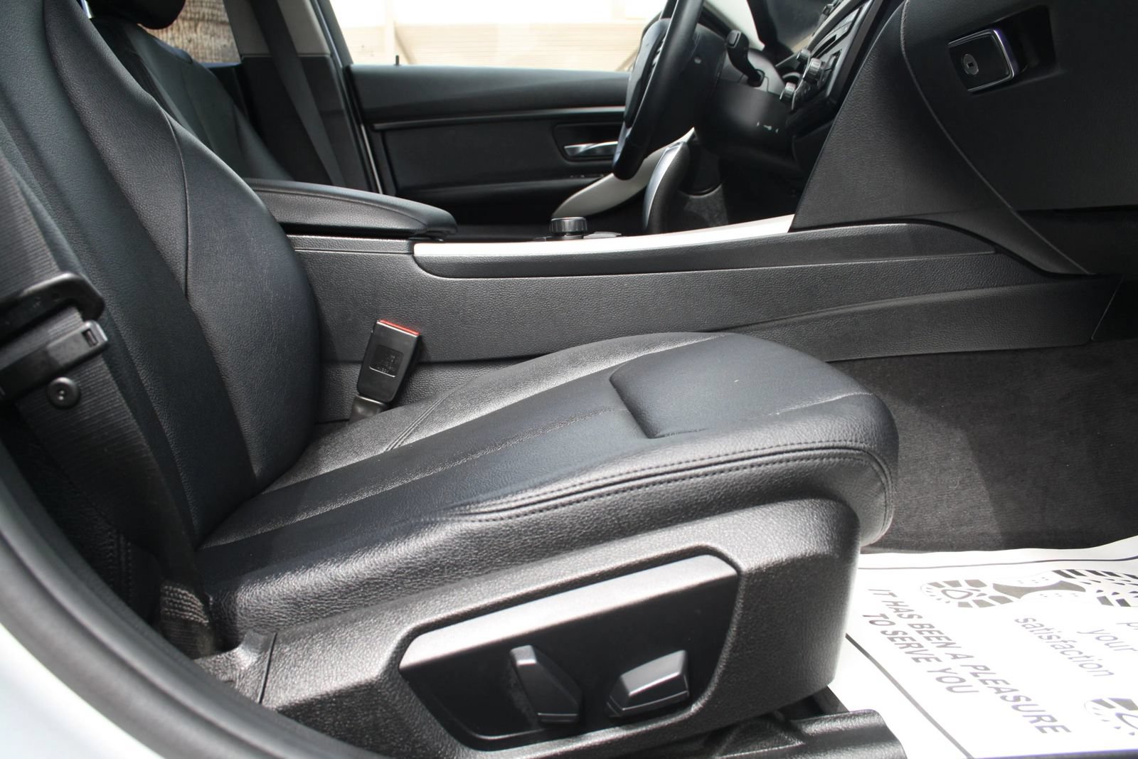 Used 2014 BMW 320i Sedan RWD image 23