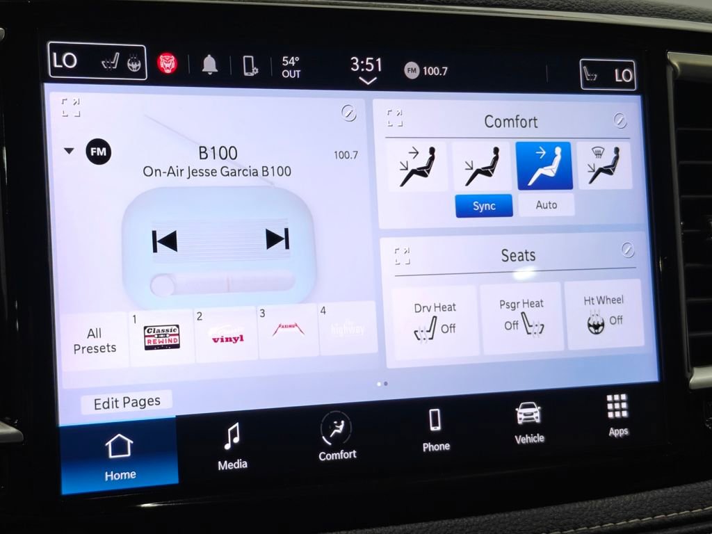 Used 2024 Chrysler Pacifica Touring image 6