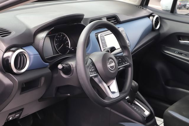 Used 2025 Nissan Versa SV FWD image 11