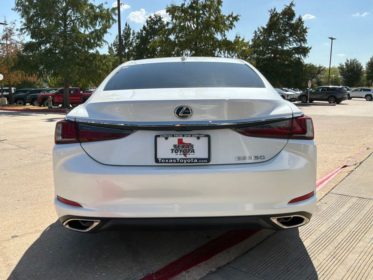Used 2025 Lexus ES 350 w/ Accessory Package (Z1) FWD image 7