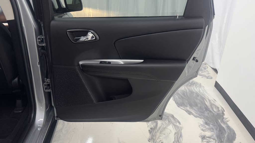 Used 2020 Dodge Journey SE w/ SE Popular Equipment Group FWD image 23