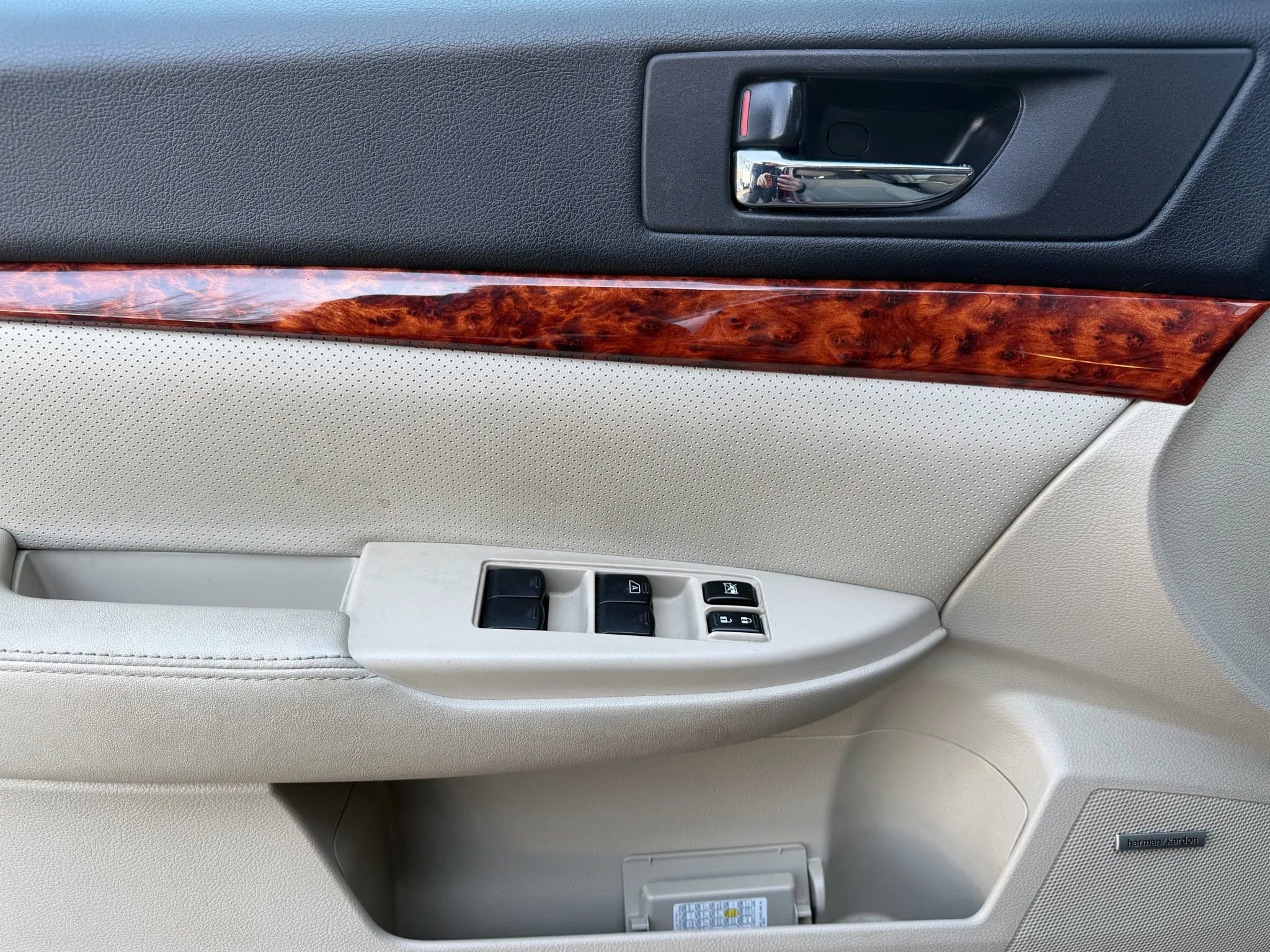 Used 2011 Subaru Outback 2.5i Limited image 9