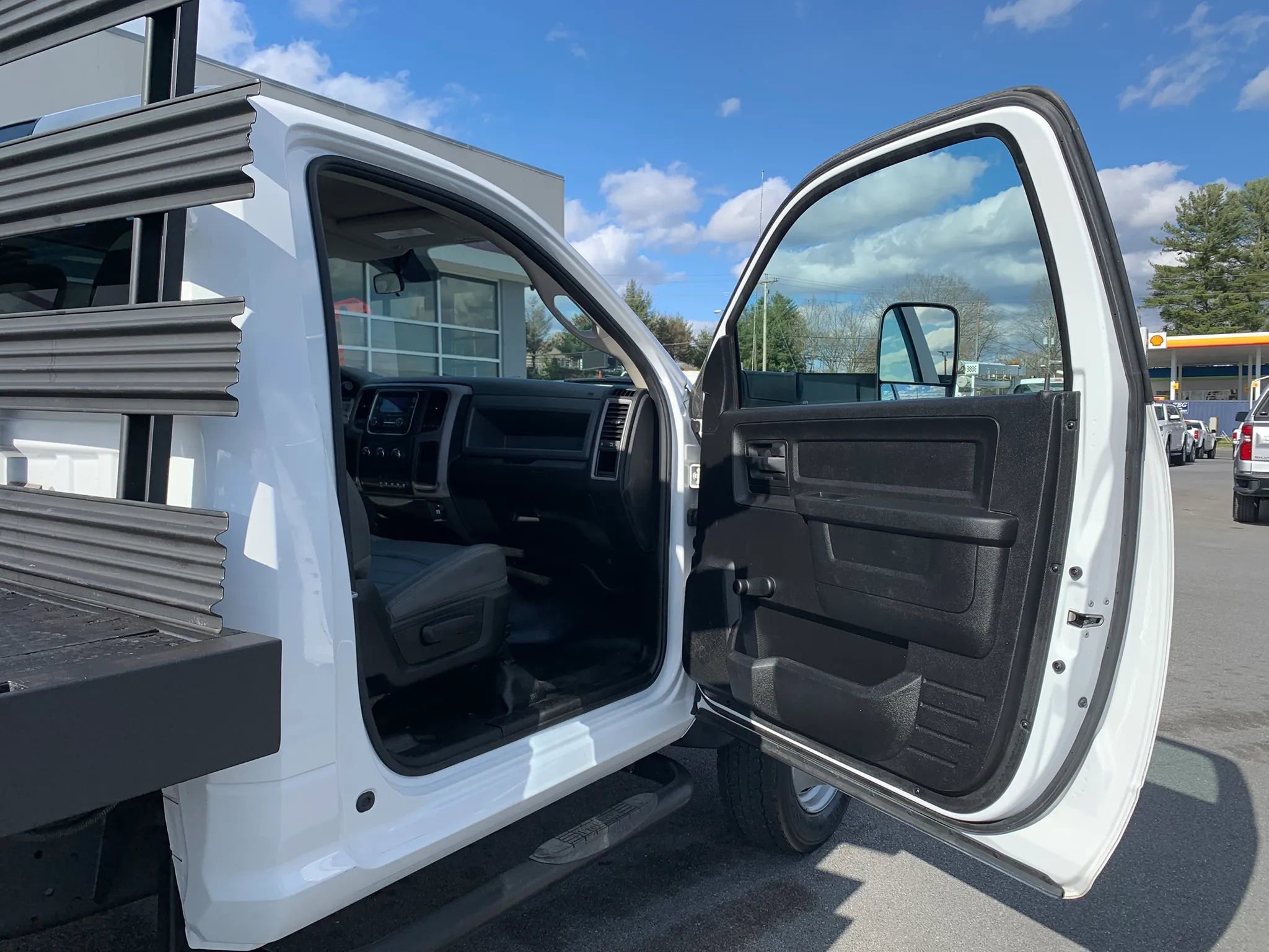 Used 2014 RAM 5500 Tradesman RWD image 21