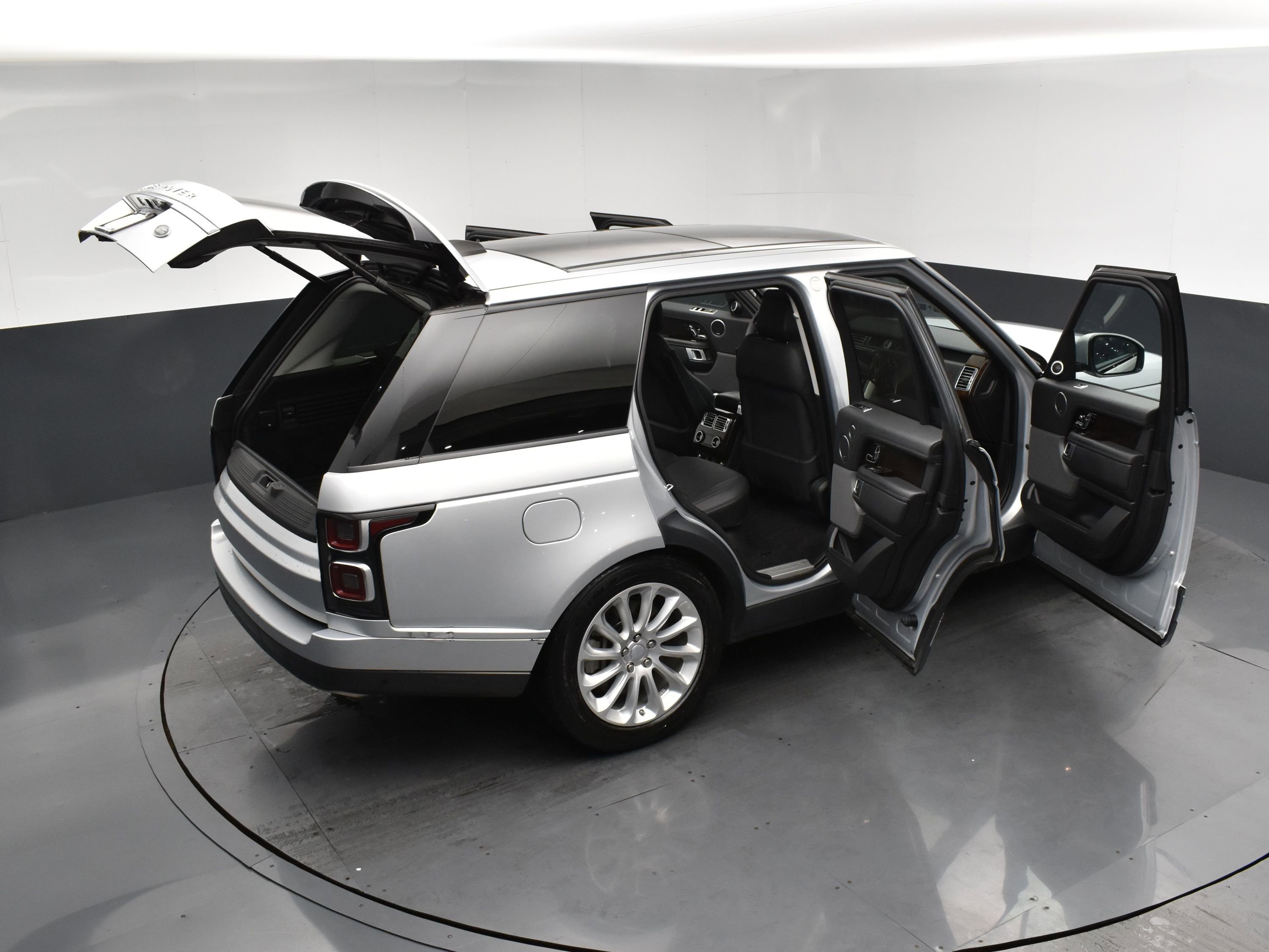 Used 2020 Land Rover Range Rover HSE image 29