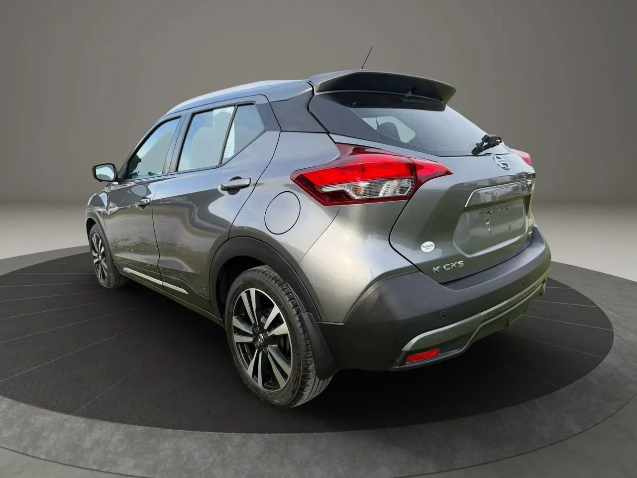 Used 2019 Nissan Kicks SR w/ Exterior Electronics Package image 3