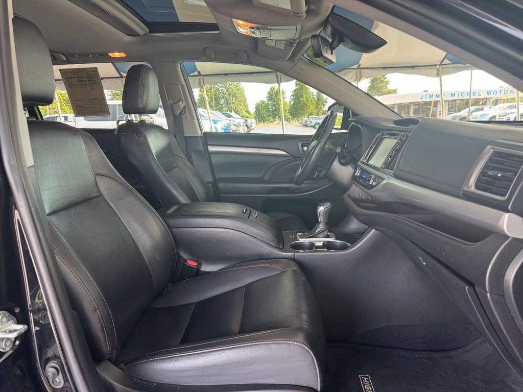 Used 2019 Toyota Highlander XLE FWD image 17