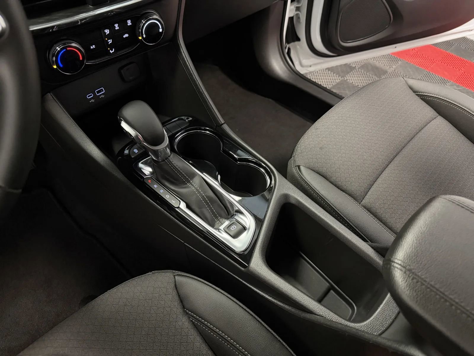 Used 2025 Buick Encore GX Preferred image 33
