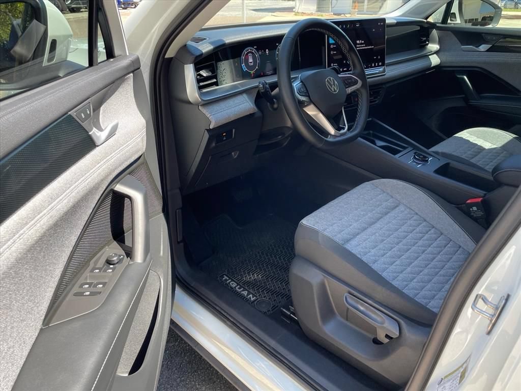 Used 2025 Volkswagen Tiguan S FWD image 6