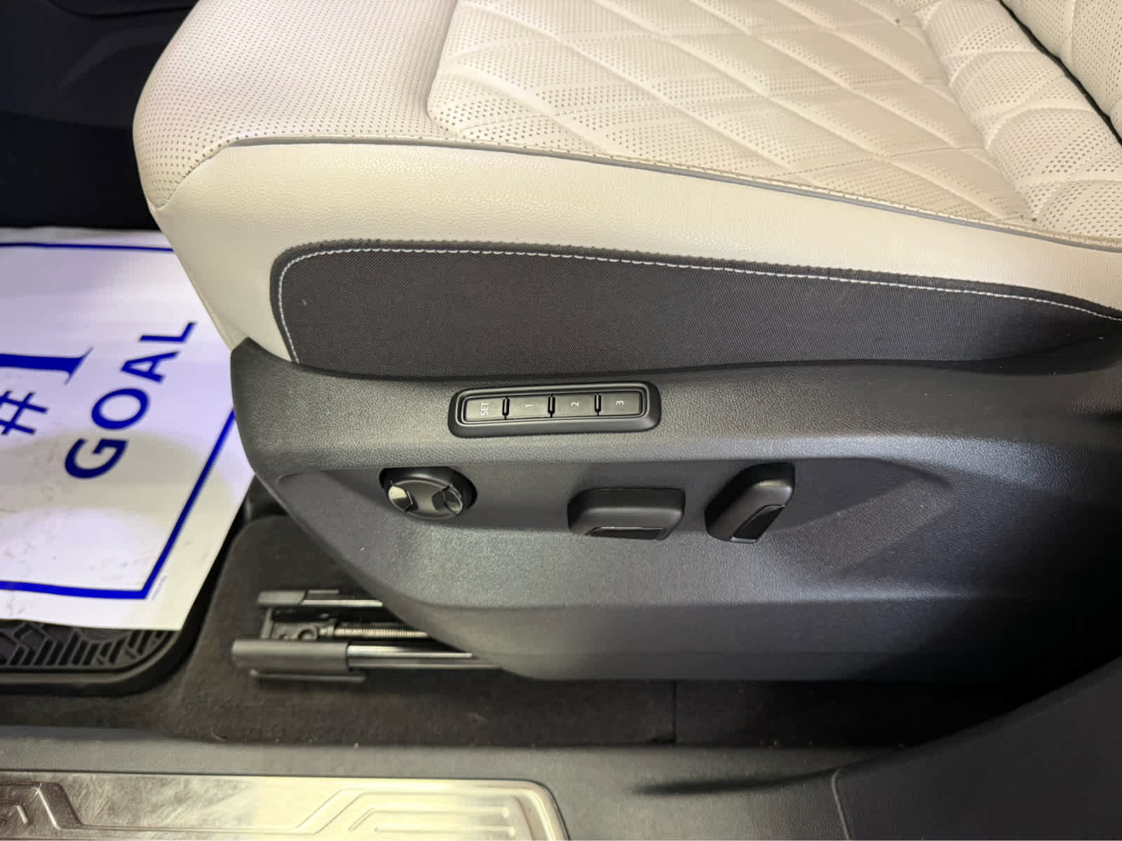 Used 2024 Volkswagen Atlas Cross Sport SEL Premium R-Line image 10