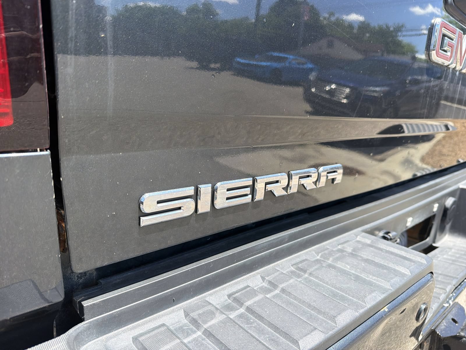 Used 2018 GMC Sierra 2500 Denali w/ Duramax Plus Package AWD/4WD image 14