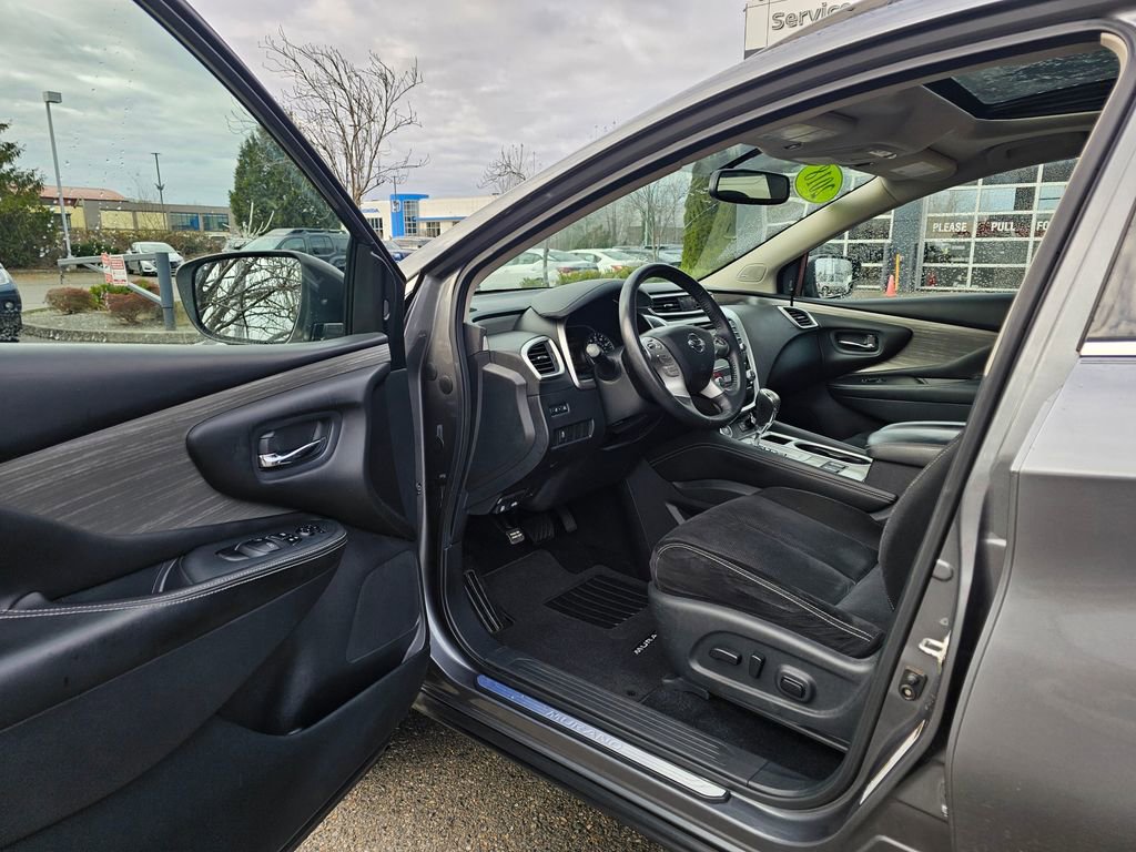 Used 2018 Nissan Murano SV w/ Premium Package image 16
