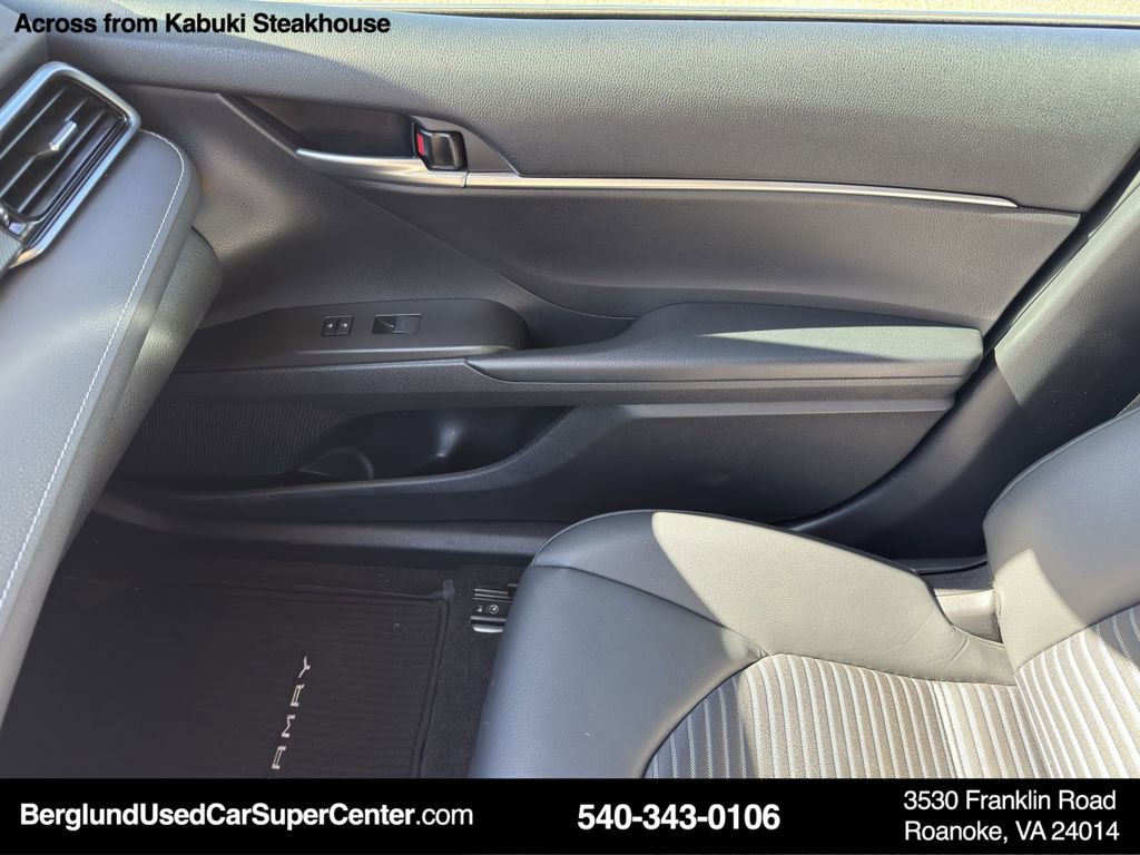 Used 2022 Toyota Camry SE image 28