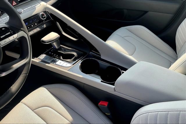 New 2025 Hyundai Elantra Limited image 8