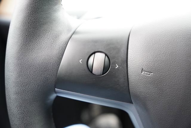 Used 2022 Tesla Model Y Performance image 38