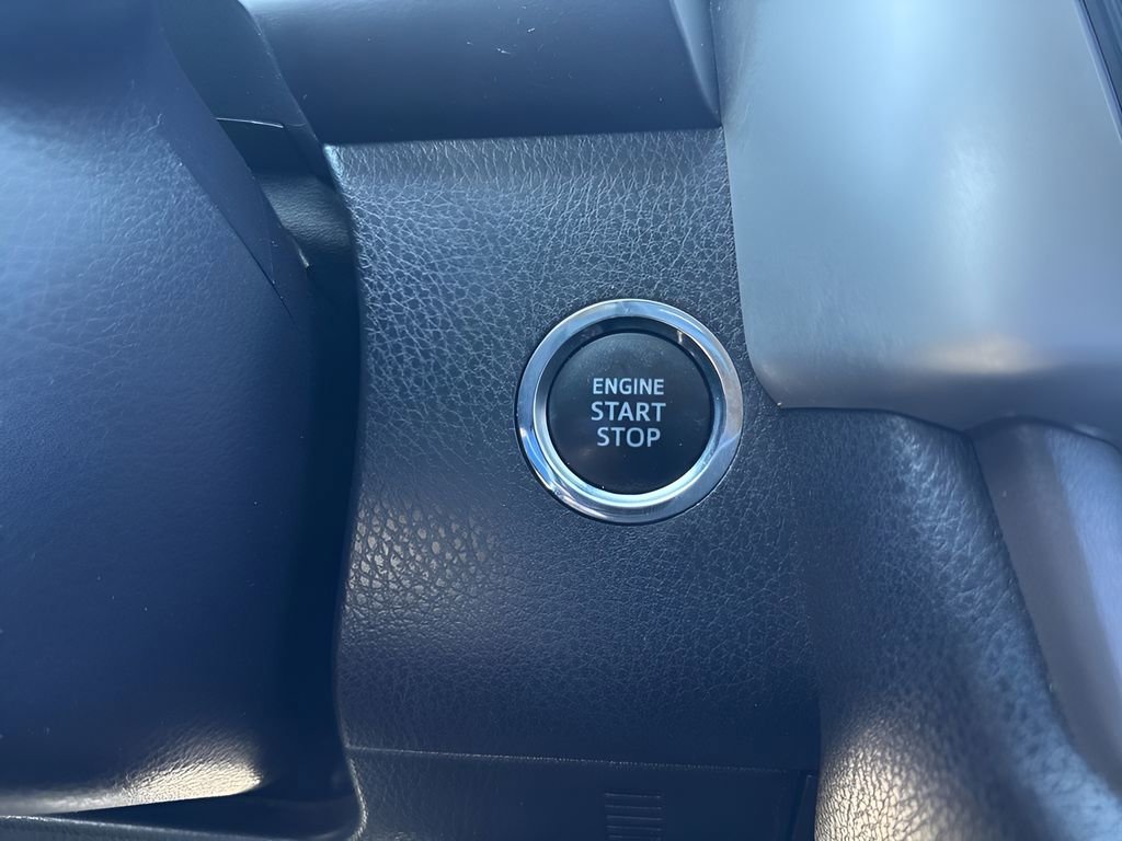 Used 2019 Toyota Highlander XLE FWD image 24