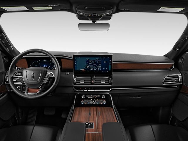 Used 2022 Lincoln Nautilus Reserve w/ Equipment Group 201A image 3