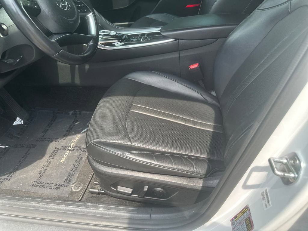 Used 2021 Hyundai Sonata Limited w/ Preferred Accessory Package FWD image 9