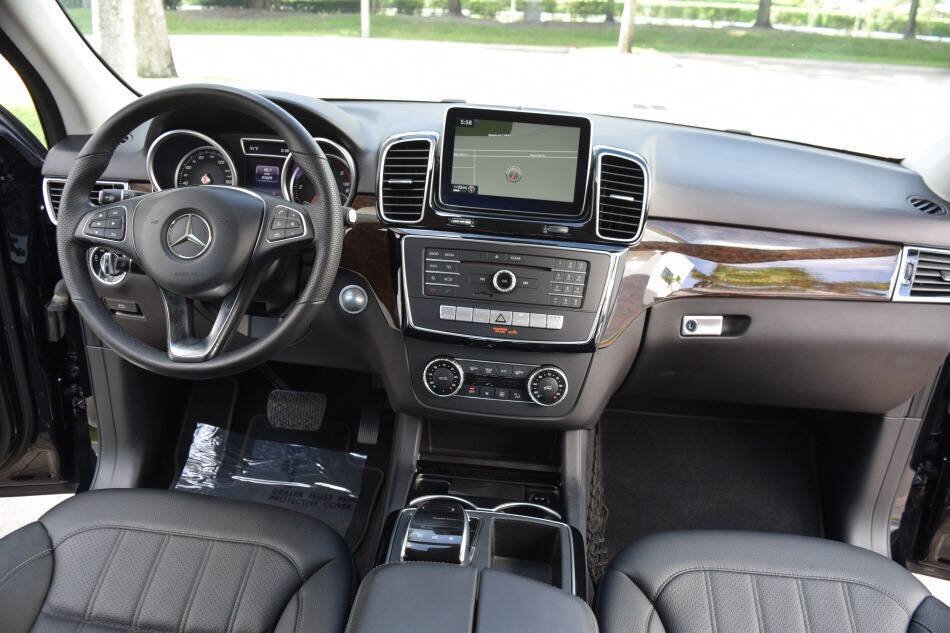 Used 2016 Mercedes-Benz GLE 300d 4MATIC w/ Premium Package image 54