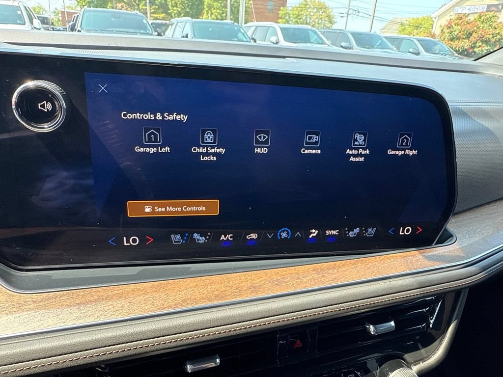 Used 2025 Chevrolet Tahoe High Country AWD/4WD image 31