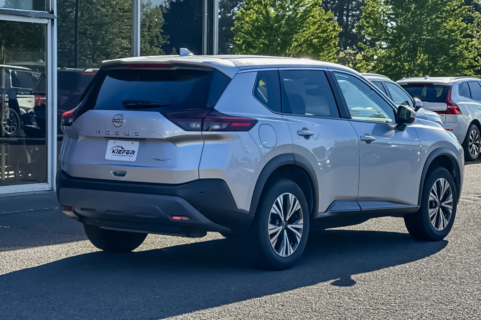 Used 2023 Nissan Rogue SV image 45