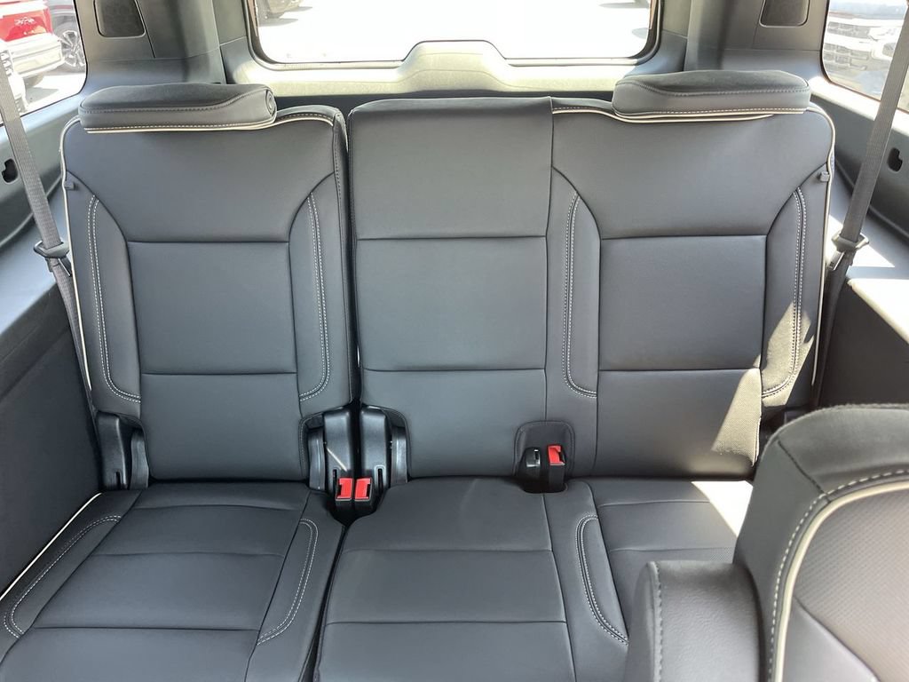 New 2026 Chevrolet Suburban Premier w/ Sun And Tow Package AWD/4WD image 24