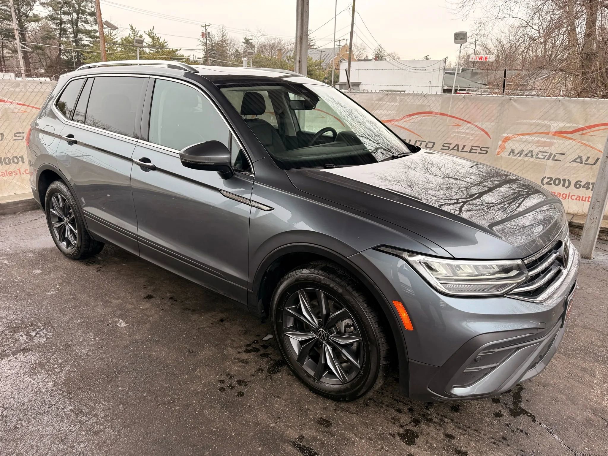 Used 2022 Volkswagen Tiguan SE w/ Panoramic Sunroof Package AWD/4WD image 56