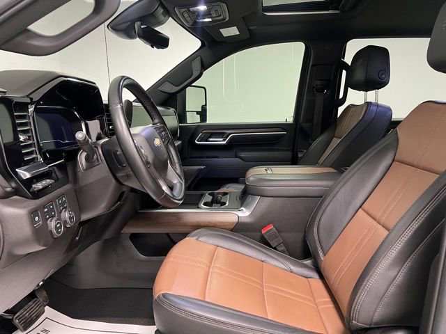 Used 2025 Chevrolet Silverado 3500 High Country w/ Technology Package image 17