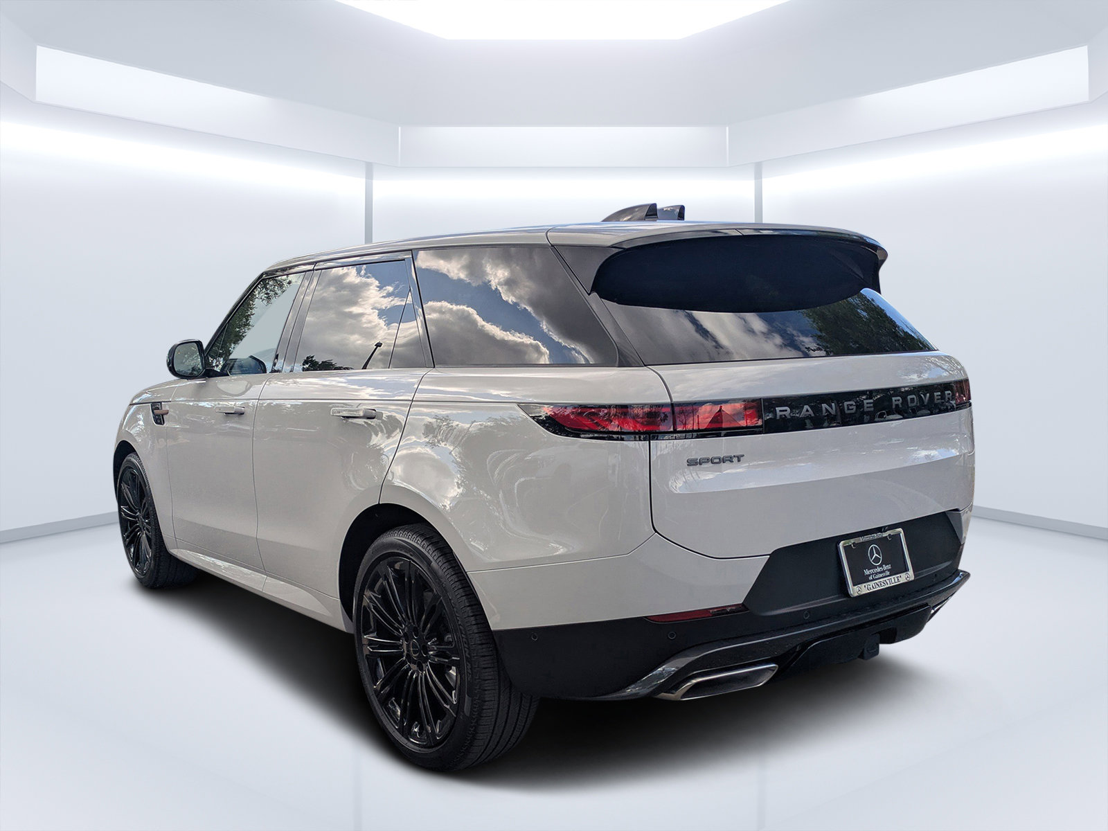 Used 2026 Land Rover Range Rover Sport SE image 8