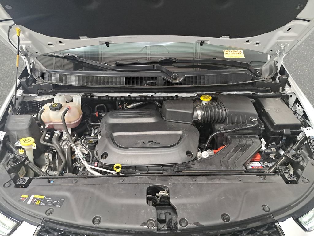 Used 2024 Chrysler Pacifica Touring-L image 32