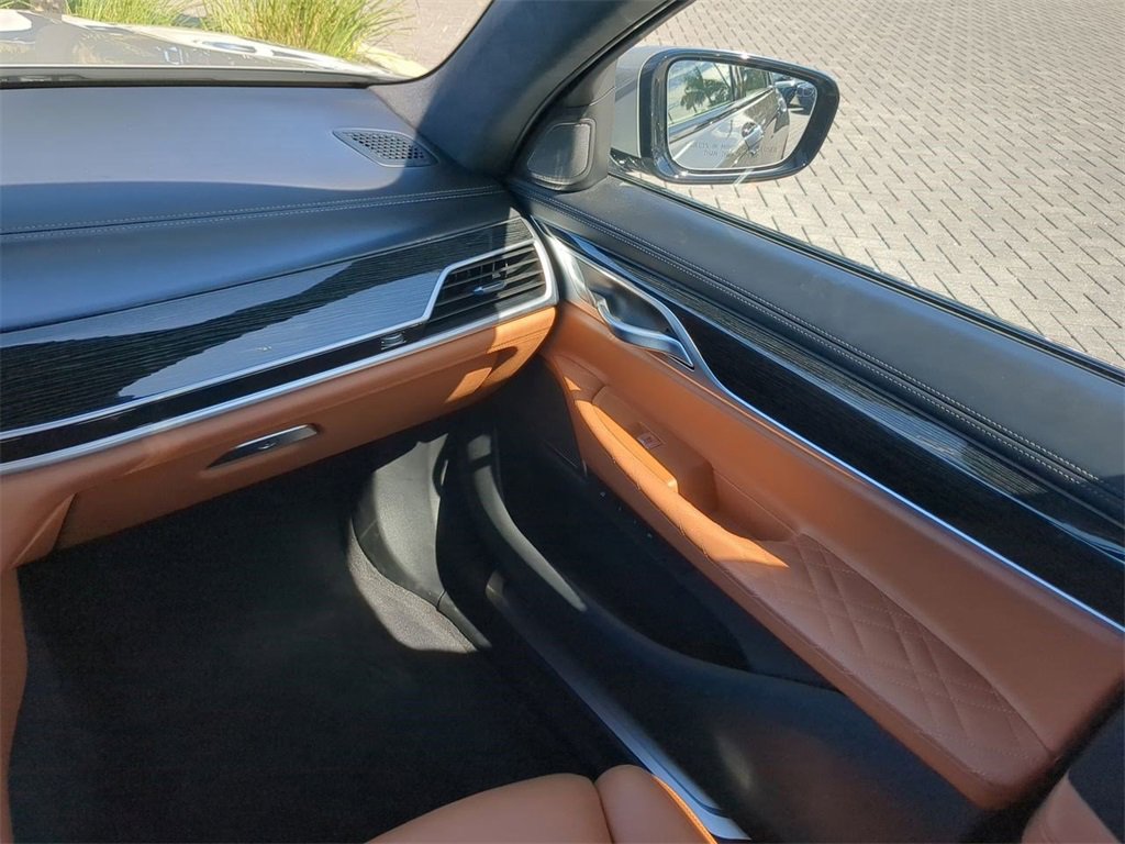 Used 2021 BMW 750i xDrive w/ Luxury Rear Seating Package image 18