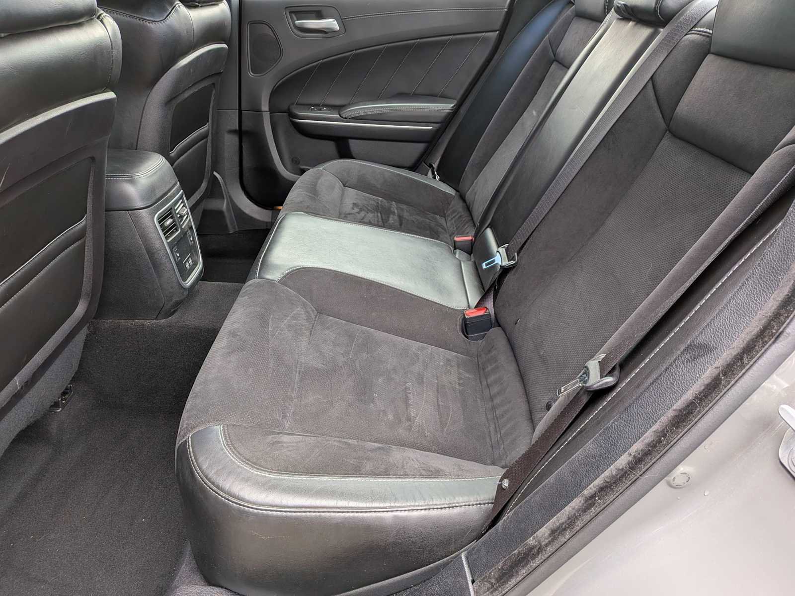 Used 2019 Dodge Charger Scat Pack w/ Dynamics Package RWD image 17