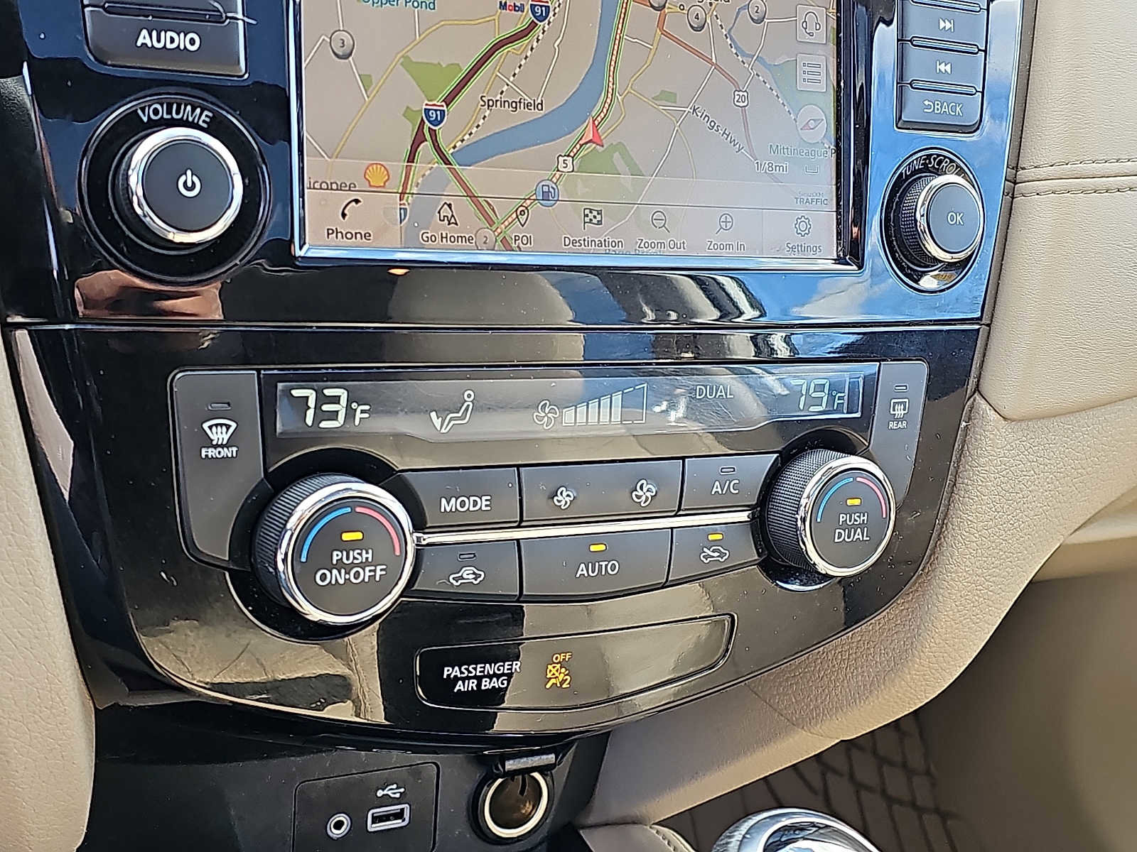 Used 2019 Nissan Rogue SL w/ Premium Package image 17