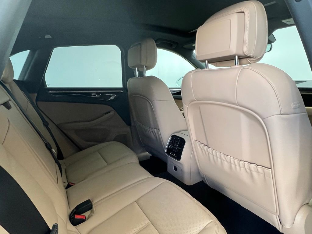 Used 2026 Porsche Macan AWD/4WD image 16