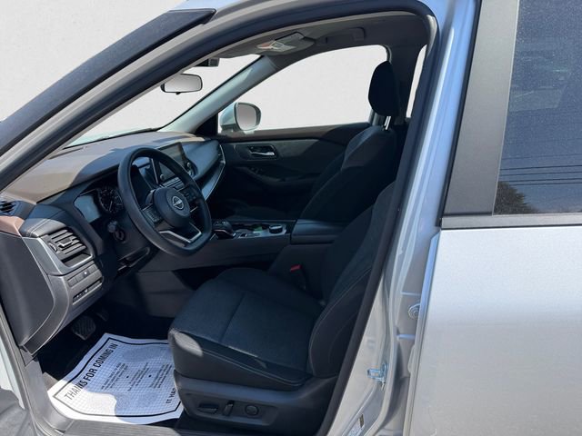 Used 2023 Nissan Rogue SV image 3