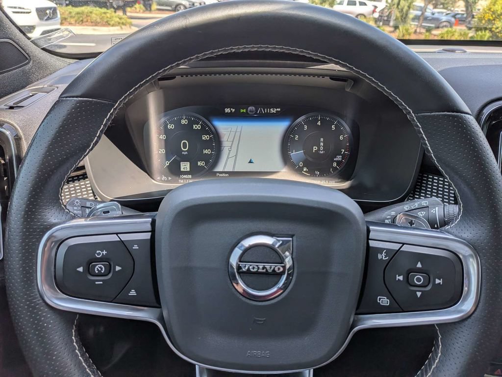 Used 2020 Volvo XC40 T4 R-Design FWD image 40