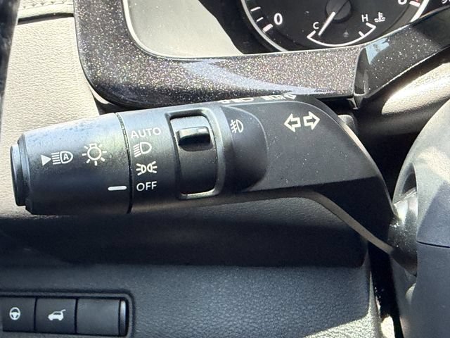 Used 2022 Nissan Pathfinder SL FWD image 28