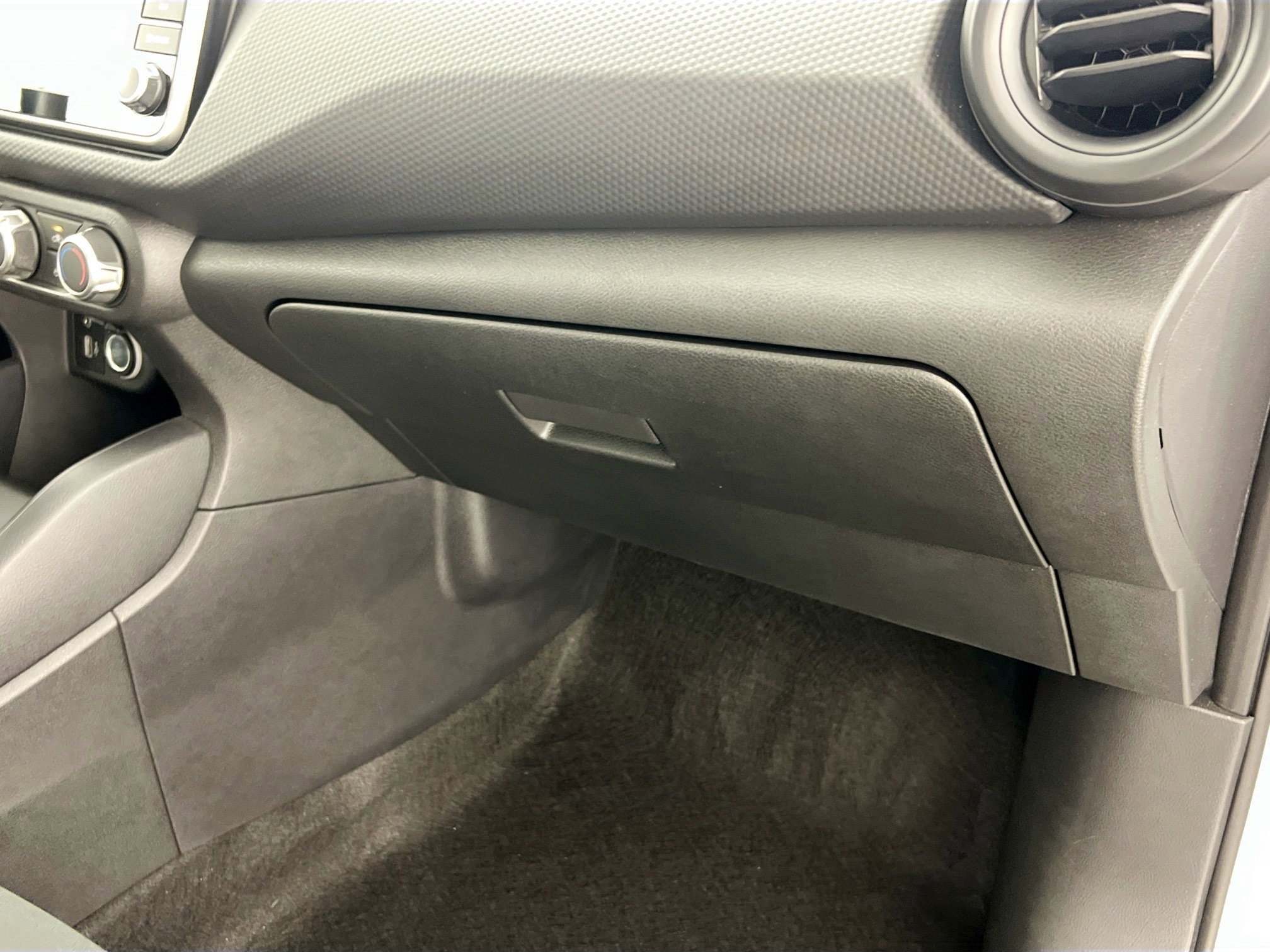 Used 2024 Nissan Kicks S image 34