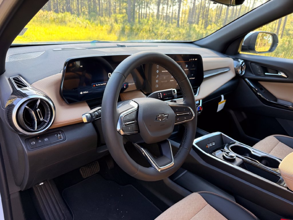 New 2027 Chevrolet Equinox ACTIV w/ Safety and Technology Package FWD image 15