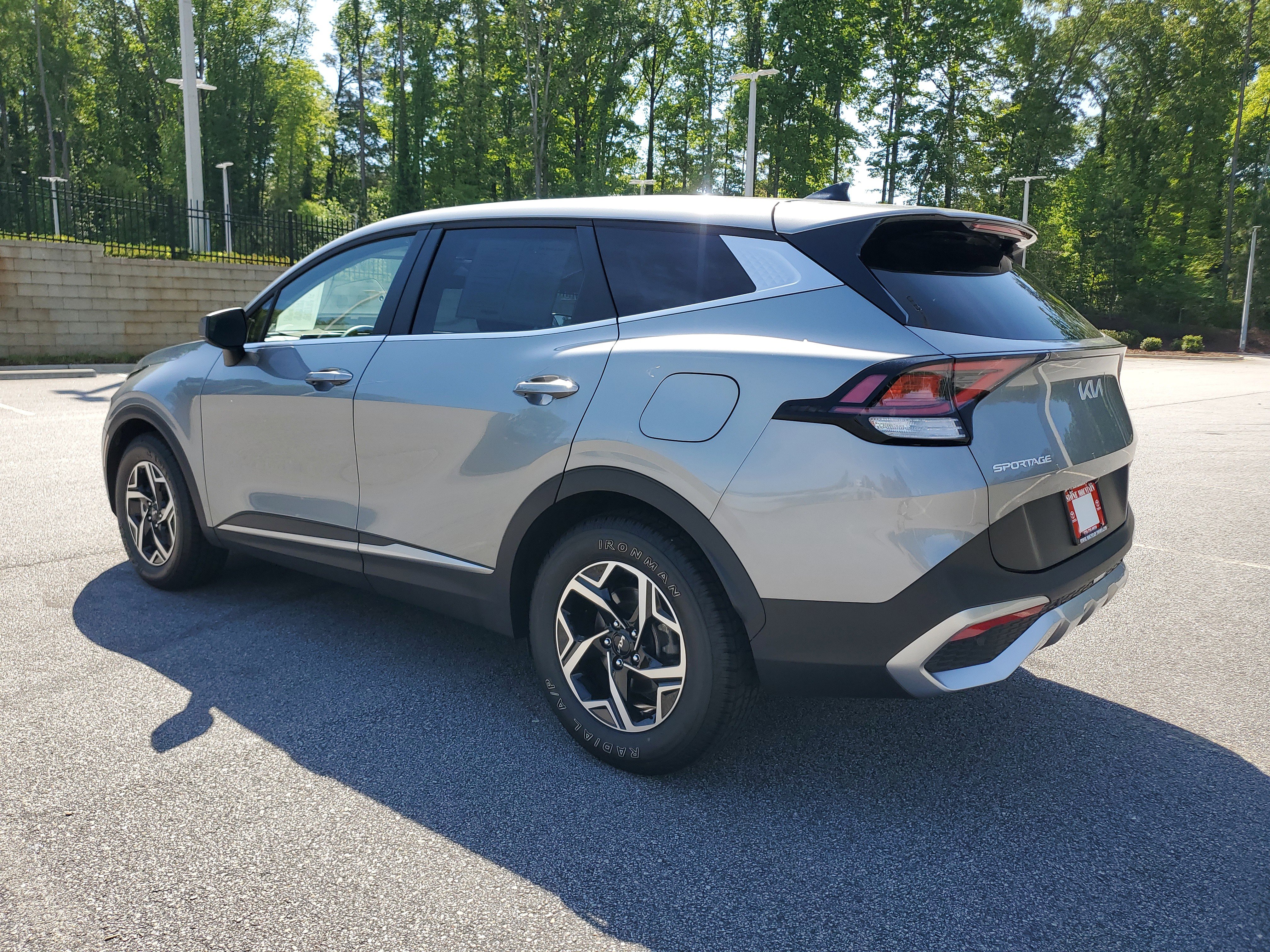 Used 2025 Kia Sportage LX image 4