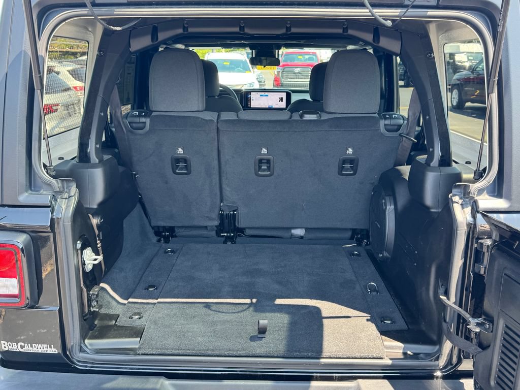 Used 2024 Jeep Wrangler Unlimited Sport AWD/4WD image 15