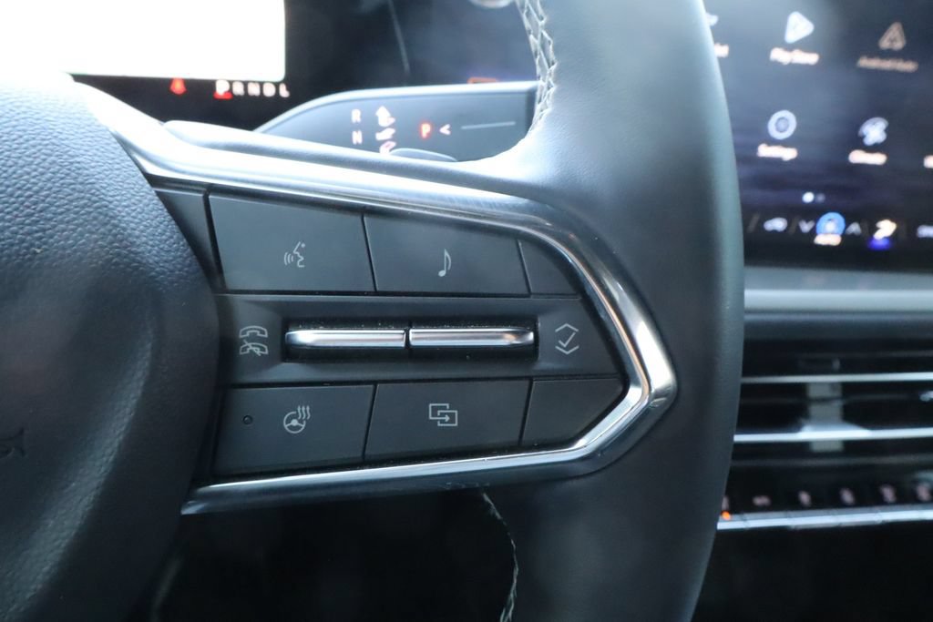 Used 2025 Chevrolet Traverse LT w/ Sun and Wheel Package FWD image 24