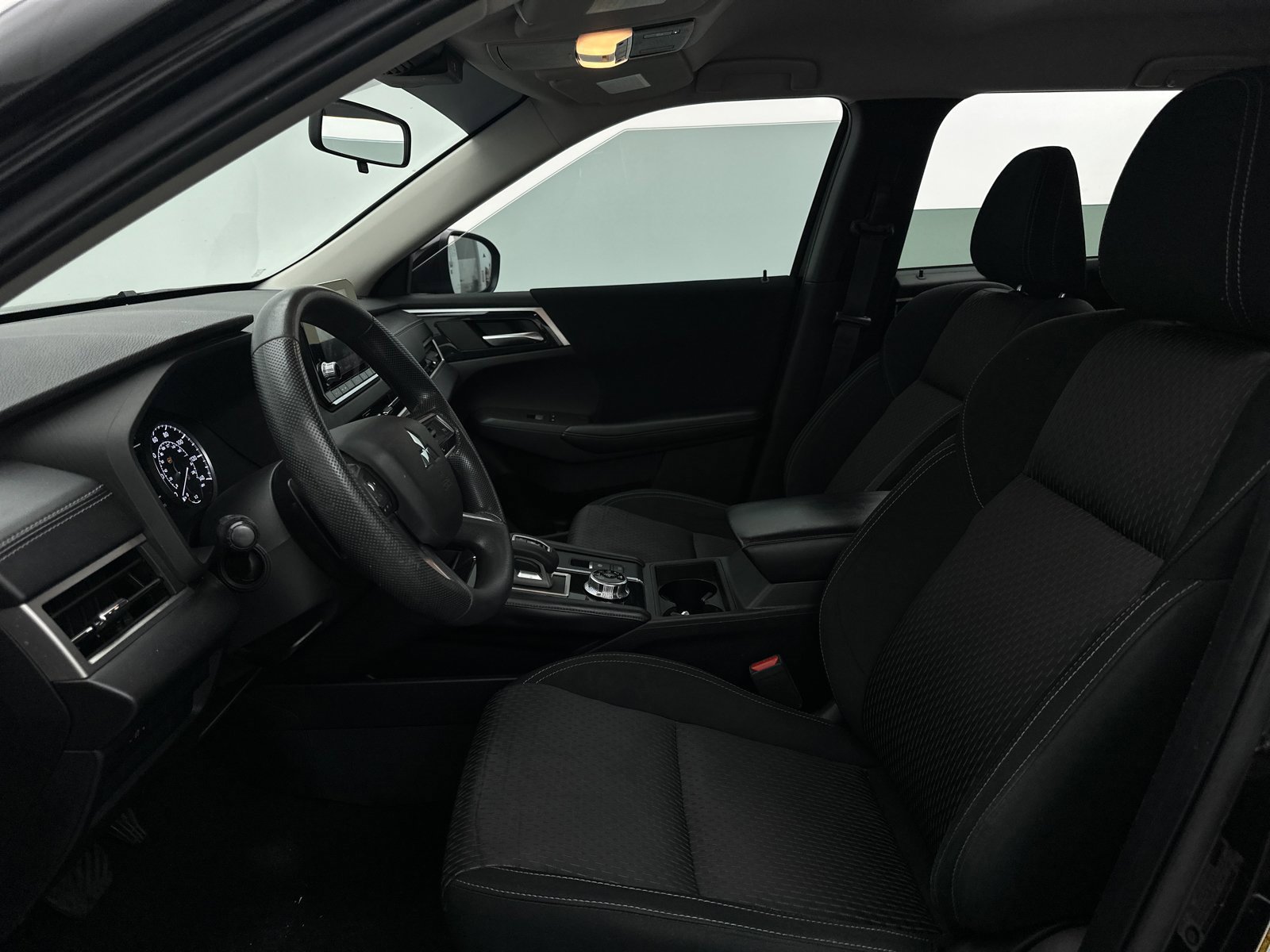 Used 2022 Mitsubishi Outlander ES image 14