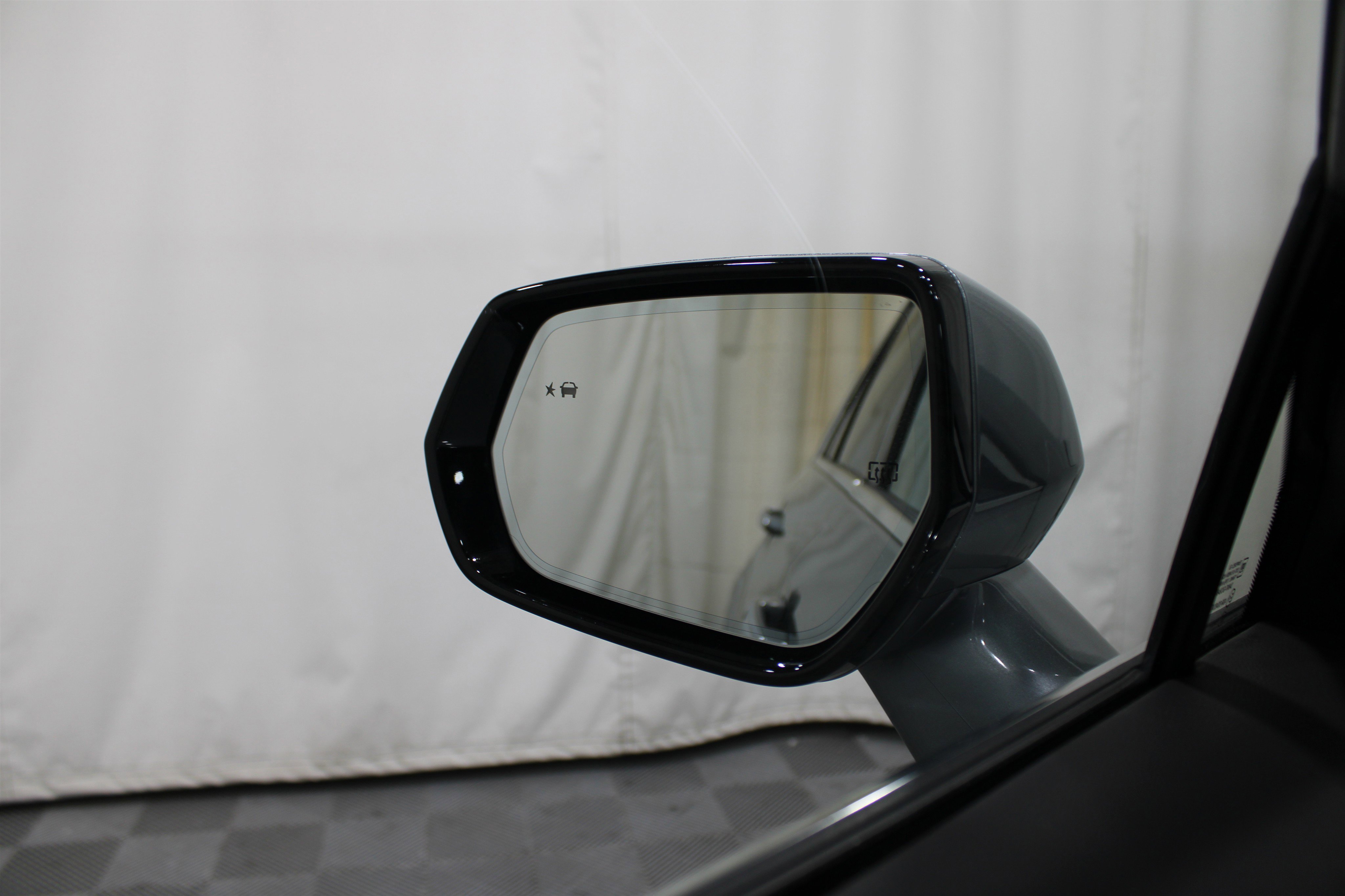 Used 2025 Cadillac XT4 Premium Luxury image 13