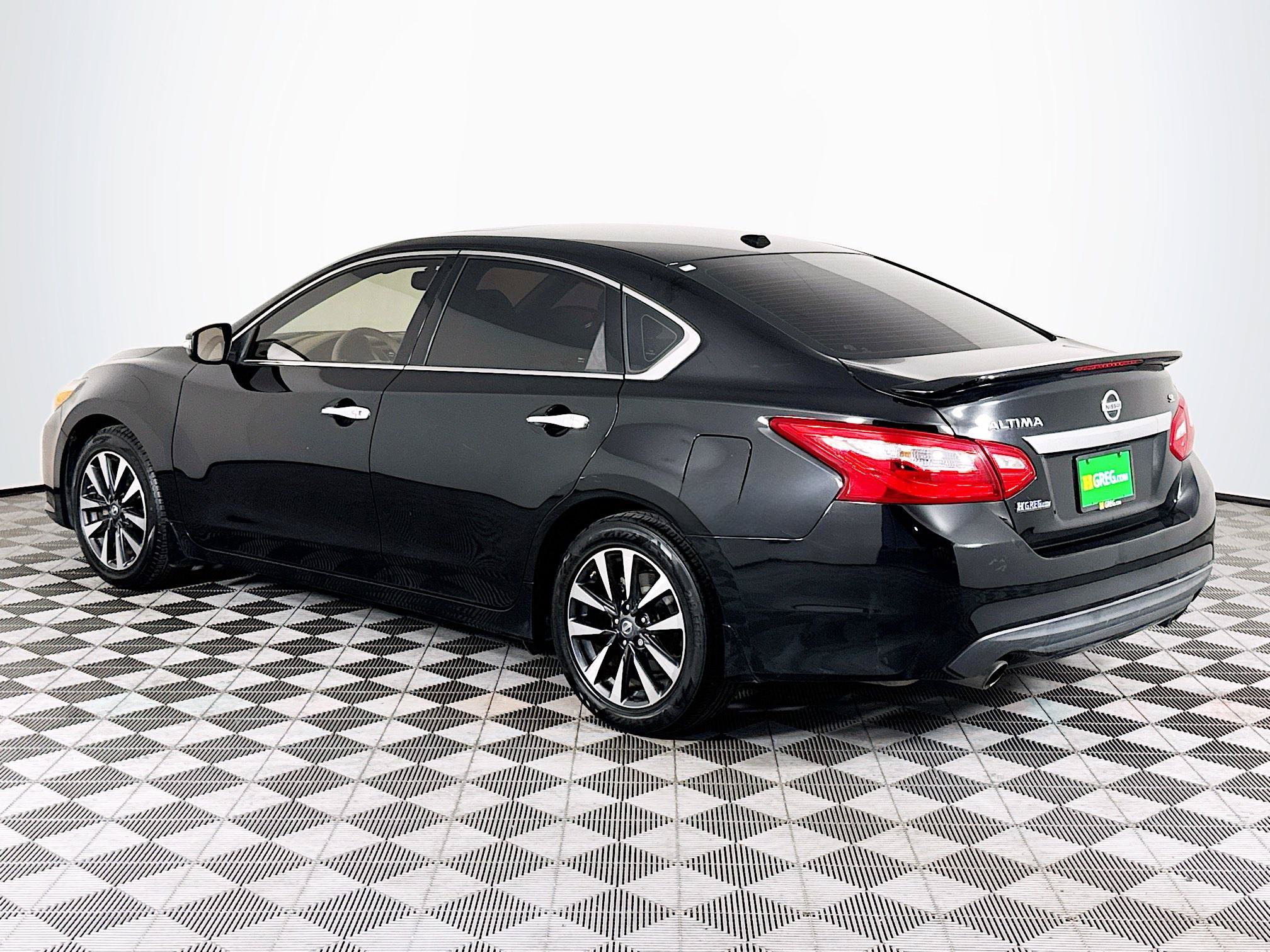 Used 2016 Nissan Altima 2.5 SL w/ 2.5 Technology Package FWD image 6