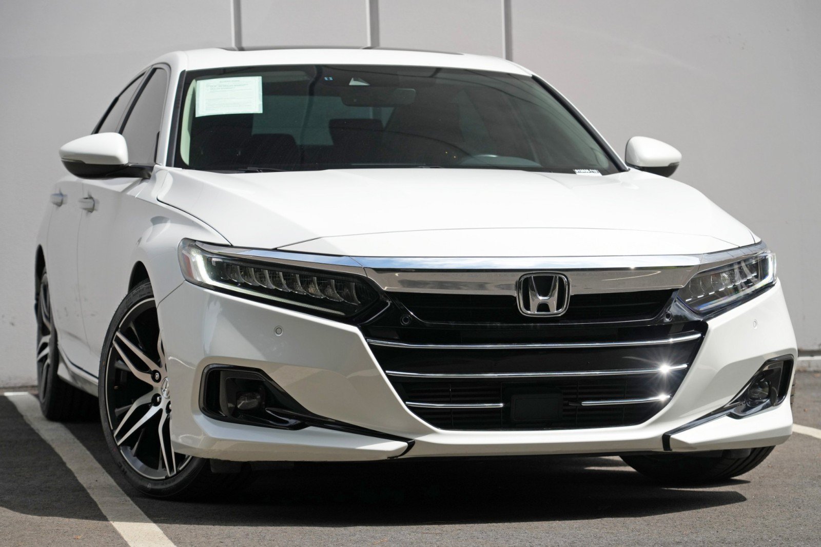 Used 2022 Honda Accord Touring image 2